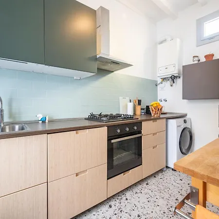 Apartament Guesthost - Lovely In Parma! *