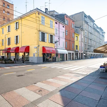 Guesthost - Lovely In Parma!