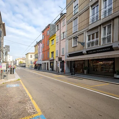 Guesthost - Lovely In Parma!