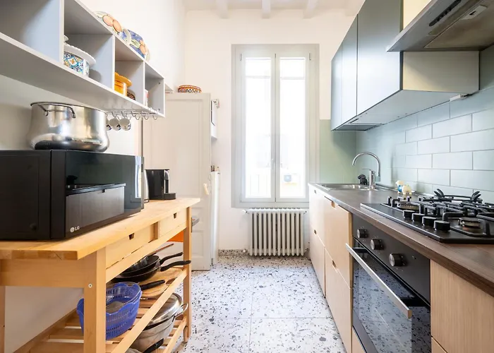 Guesthost - Lovely In Parma! Apartament *